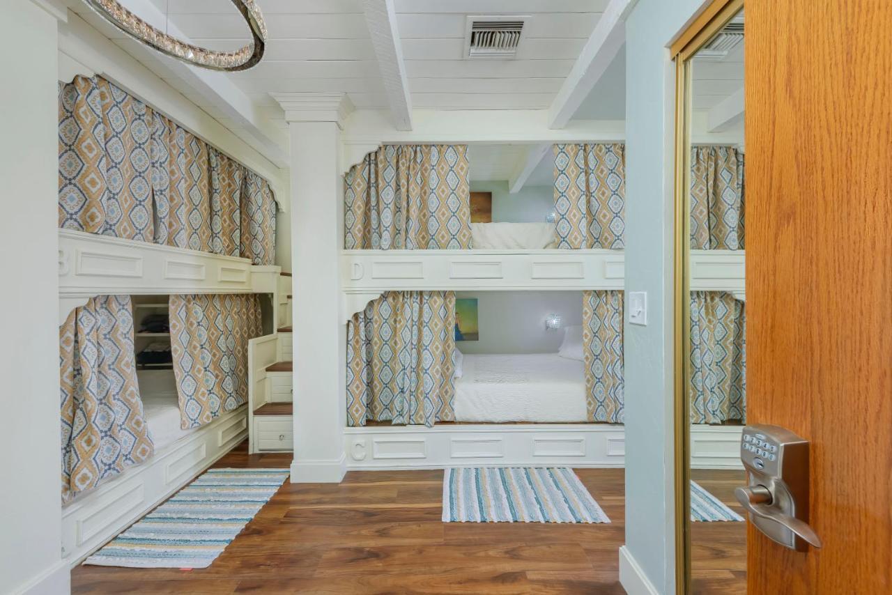Smart Solution - Individual Private Bed-Pods In Gorgeous Shared Space - Women Only Dorm In Room 5 - Coed House - Full-Sized Mattresses In Individual Pods - With Built-In Private Storage - Gorgeous Shared Room - Affordable Luxury - Sparrow House Финикс Екстериор снимка